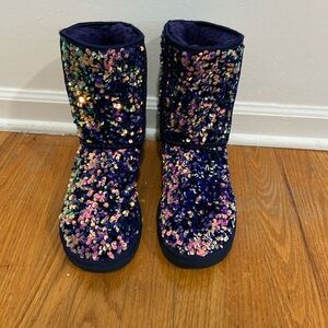 UGG CLASSIC SHORT STELLAR SEQUIN MEDALLION SPARKLING BOOTS 
Size 7